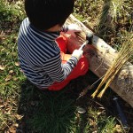 繊維を柔らかくする為にトンカントンカン